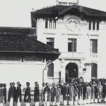 Nữ sinh Sài Gòn – Gia Long xưa đẹp mê hoặc lòng người với hình ảnh áo dài tím - Ảnh 1.