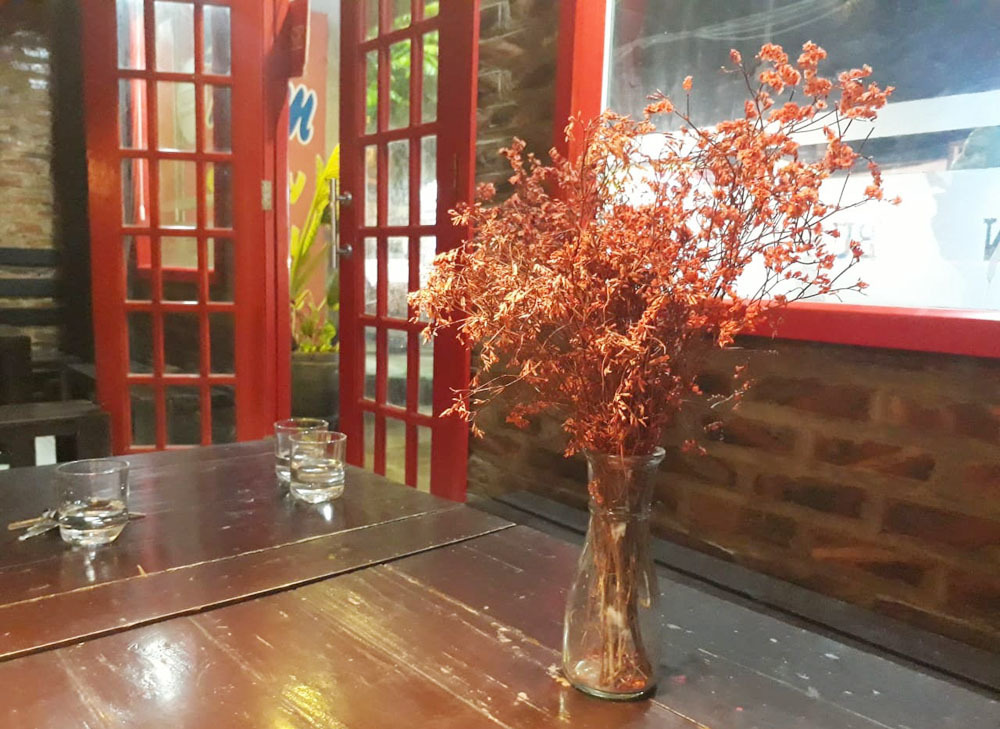 me-chong-nang-dau-tu-mat-vi-thoi-quen-thom-ma-tre