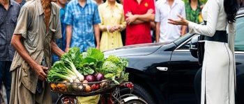 Ông lão 70 đi bán rau làm xước siêu xe sang, gọi điện cho con trai đến và cái kết bất ngờ